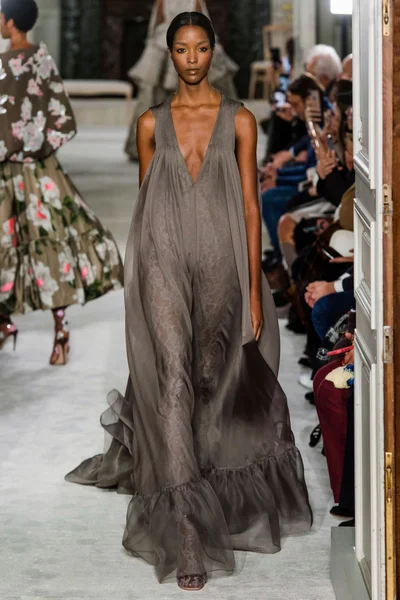 Look 18